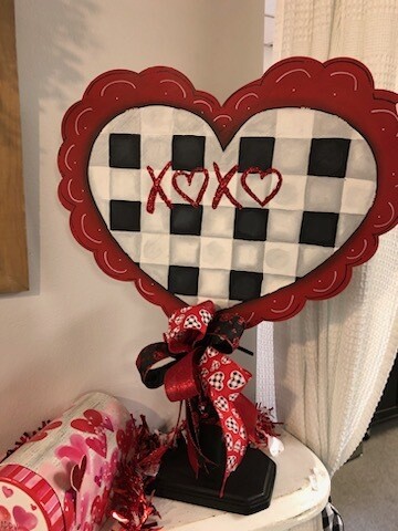 Valentine’s Buffalo Check Heart Table Topper