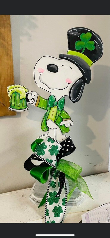 St. Patrick&#39;s Snoopy Table Topper