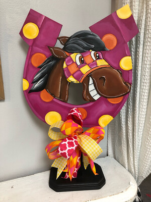 Derby-Horseshoe With Goofy Horse Table Topper