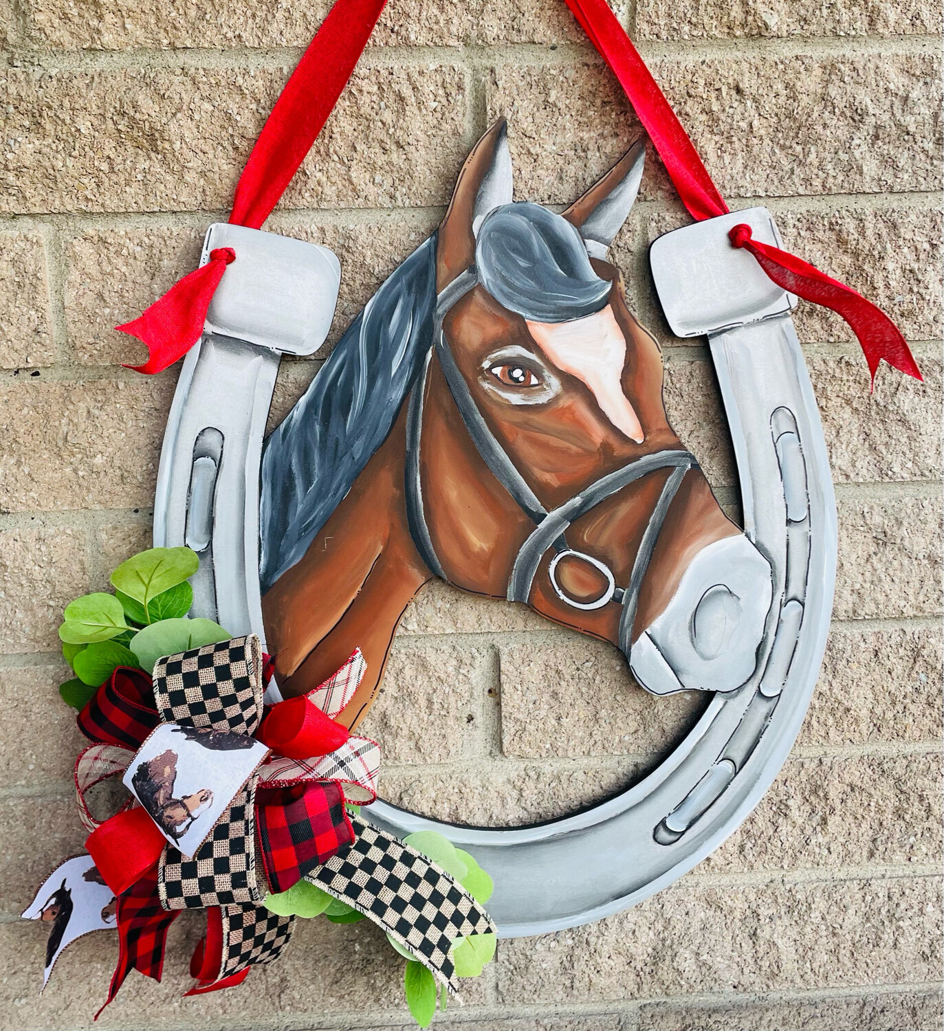 Derby Horseshoe w/ Realistic Horse Door Hanger