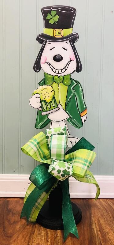 St. Patrick&#39;s Snoopy  w/beverage Table Topper