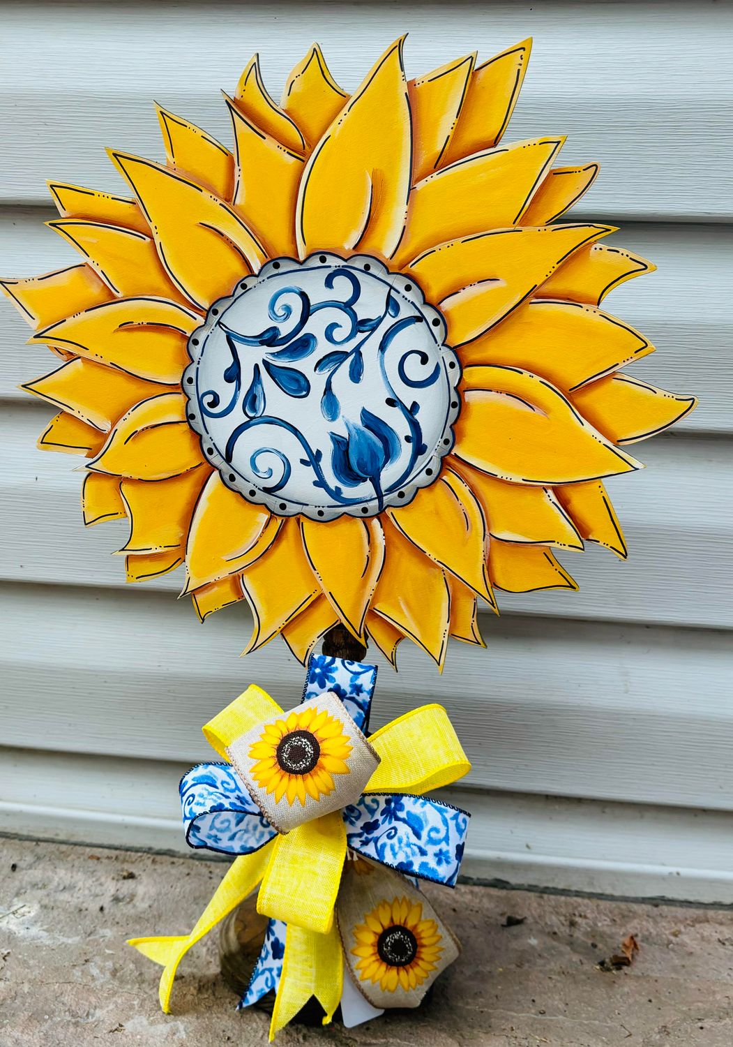 Sunflower Table Topper with Blue-White Center