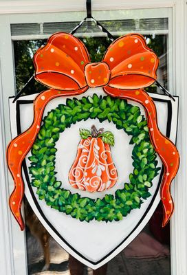 Interchangeable Crest with Insert and Bow