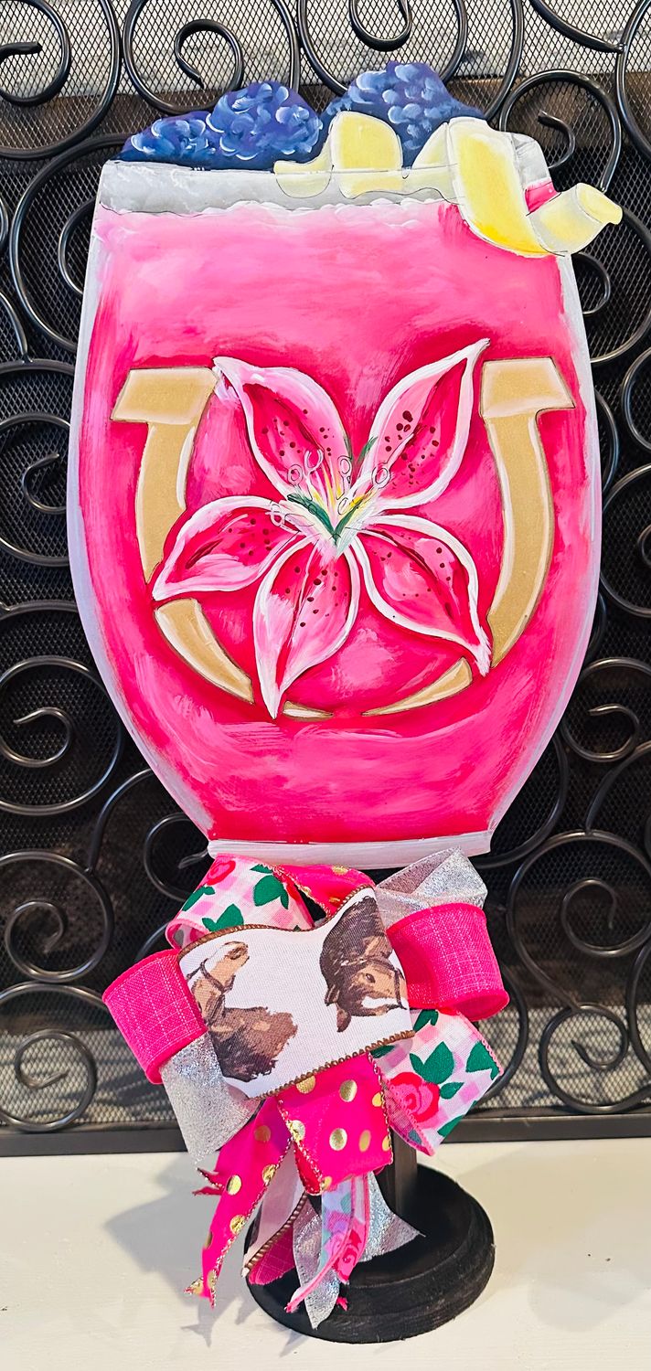 Derby Oaks Lily Drink with Horseshoe Table Topper-Printed