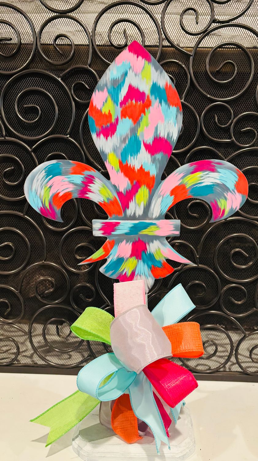 Spring/Summer Color Hatched Fleur De Lis Table Topper
