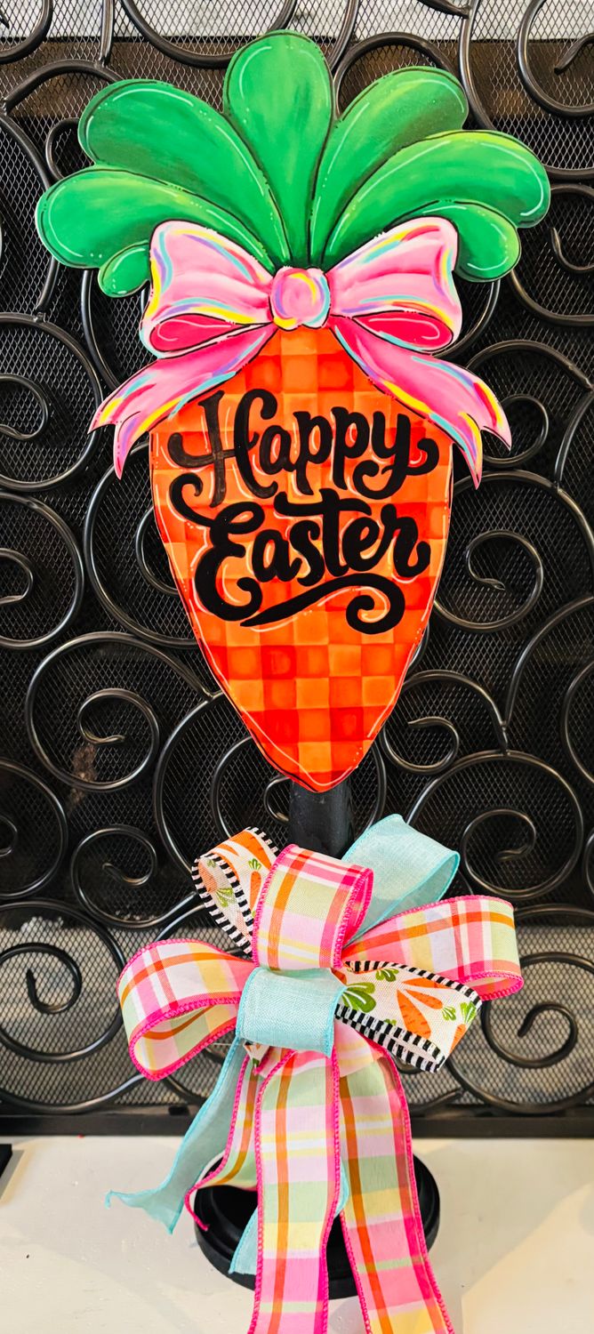 Easter Carrot "Happy Easter"  Table Topper