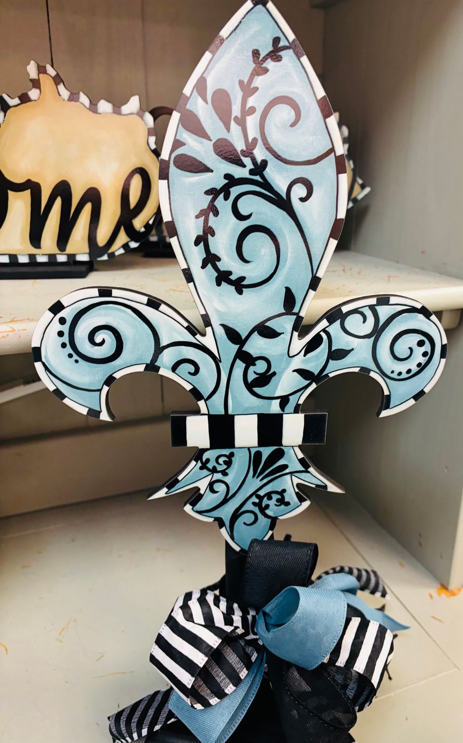 Everyday Scroll Fleur De Lis Table Topper