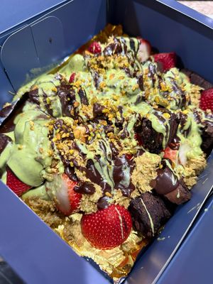 Dubai Chocolate Strawberry/Brownie Box