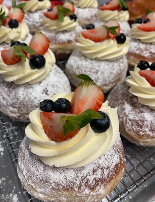 Red White And Blue Brionutelier Half Dozen