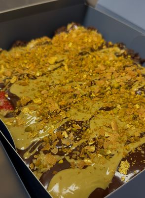 Dubai Chocolate Strawberry/Brownie Box