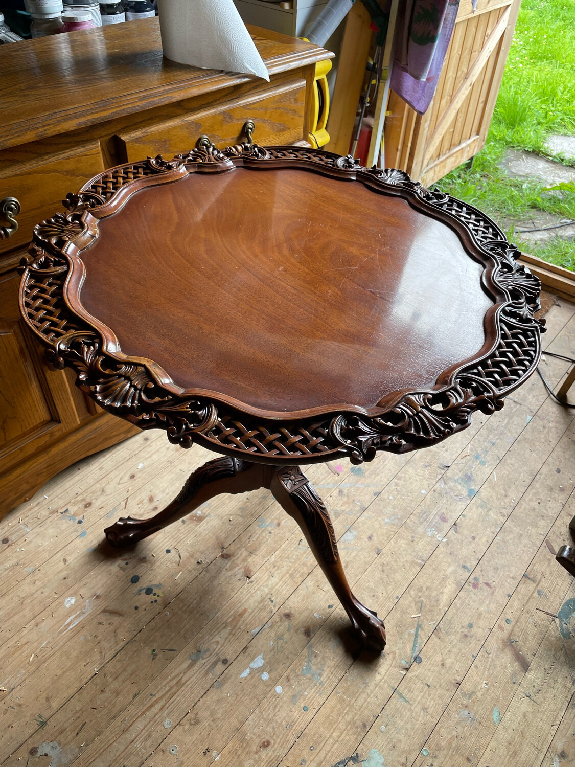 ‘Tilt Wine Table’