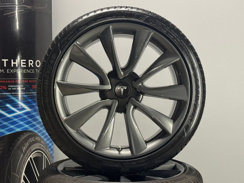 Original Tesla Model 3 19 Zoll Felgen Kompletträder Allwetter Original Tesla Model 3 19 Zoll Felgen Kompletträder Allwetter