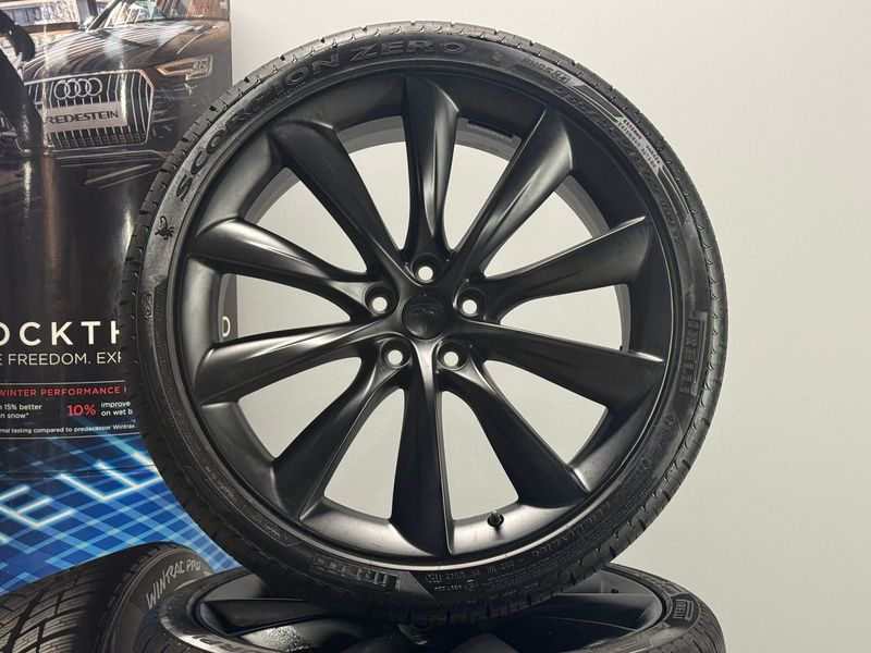 Tesla Model X 22 Zoll Original Kompletträder 1027246-00-F Tesla Model X 22 Zoll Original Kompletträder 1027246-00-F
