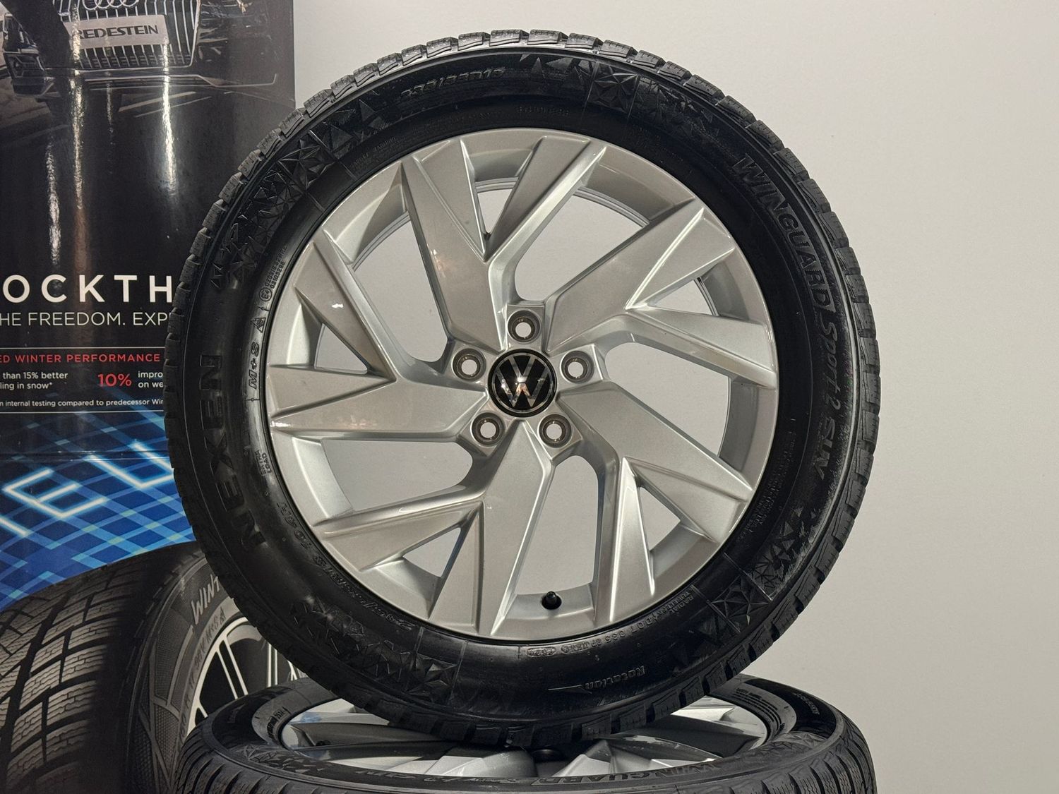 VW Tiguan 18 Zoll Winterreifen Original Kompletträder 5NA