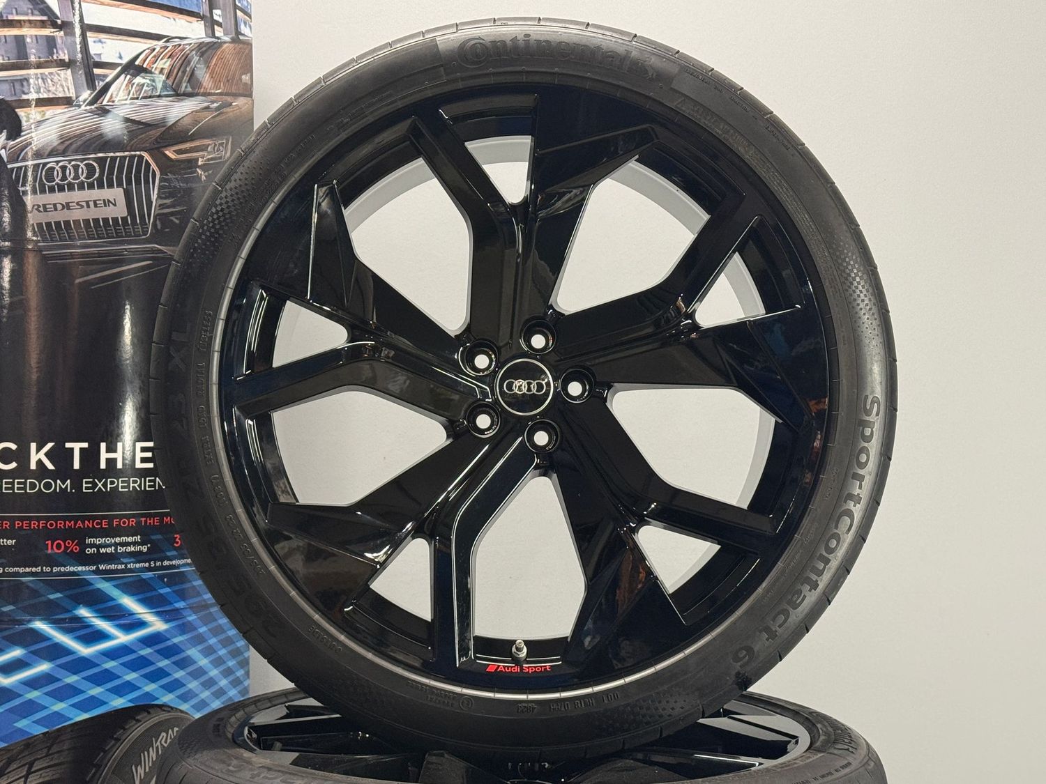 Audi RSQ8 23 Zoll Felgen Original Kompletträder 4M8 NEUW.