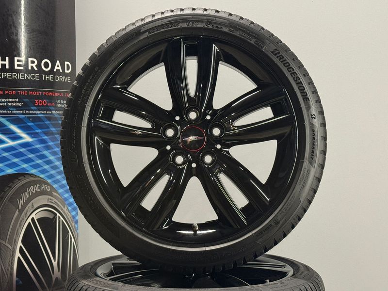 Mini 17 Zoll Felgen Original JCW Track Spoke 562 Original Kompletträder Allwetter NEUW. Mini 17 Zoll Felgen Original JCW Track Spoke 562 Original Kompletträder Allwetter NEUW.