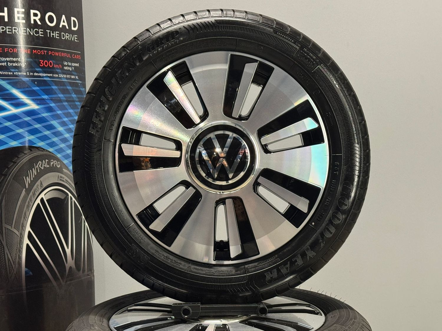 VW e-Up 15 Zoll Felgen Original Kompletträder 1S Blade