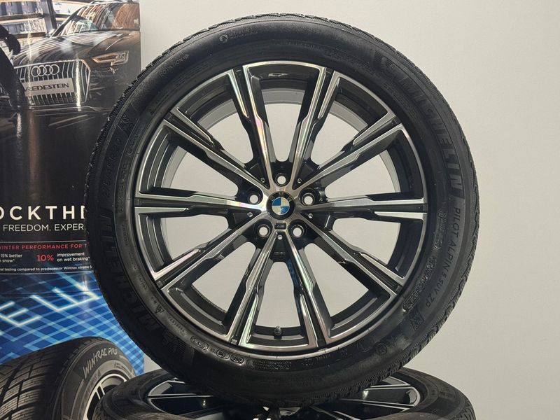 BMW X5 X6 20 Zoll Winterreifen Original Kompletträder M740 G05 G06
