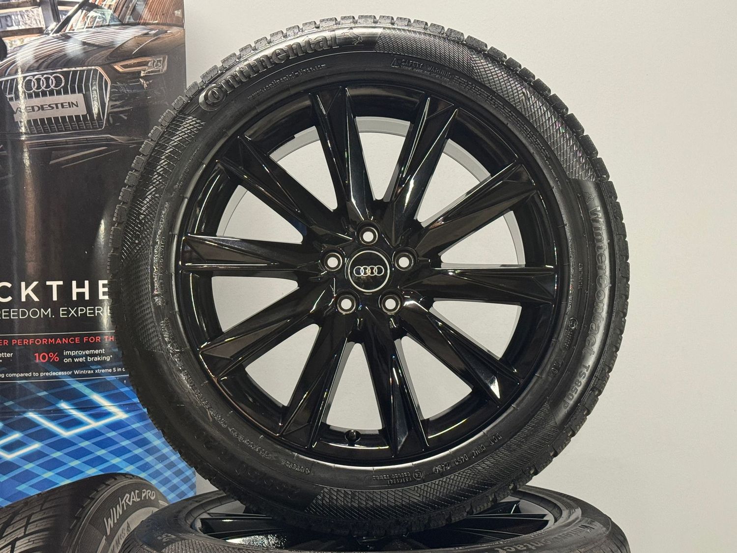 Audi E-Tron S 20 Zoll Winterreifen Original Kompletträder Lamina 4KE 071 490 A Audi E-Tron S 20 Zoll Winterreifen Original Kompletträder Lamina 4KE 071 490 A