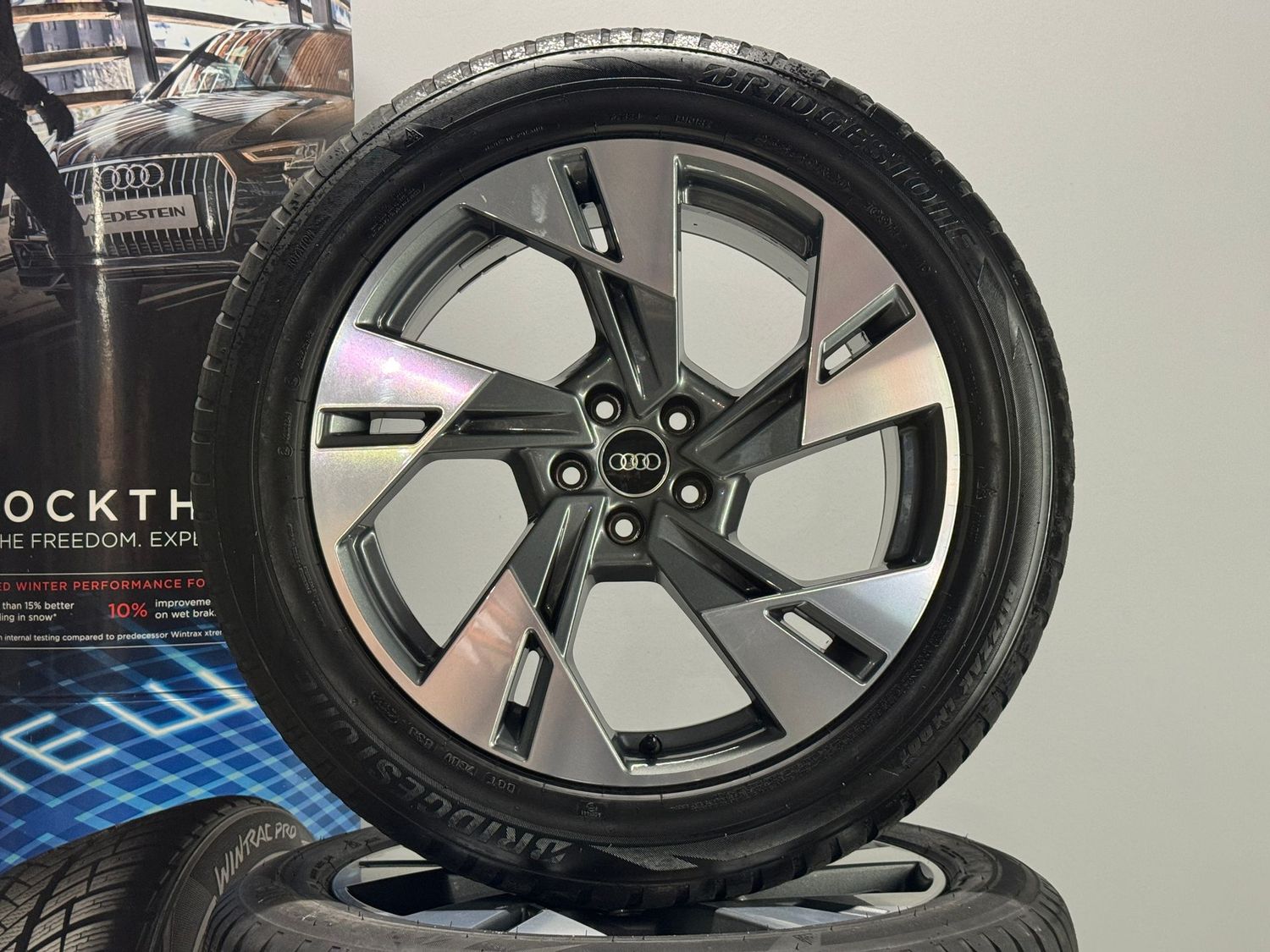 Audi E-Tron S 20 Zoll Winterreifen Original Kompletträder 4KE 601 025 T Audi E-Tron S 20 Zoll Winterreifen Original Kompletträder 4KE 601 025 T
