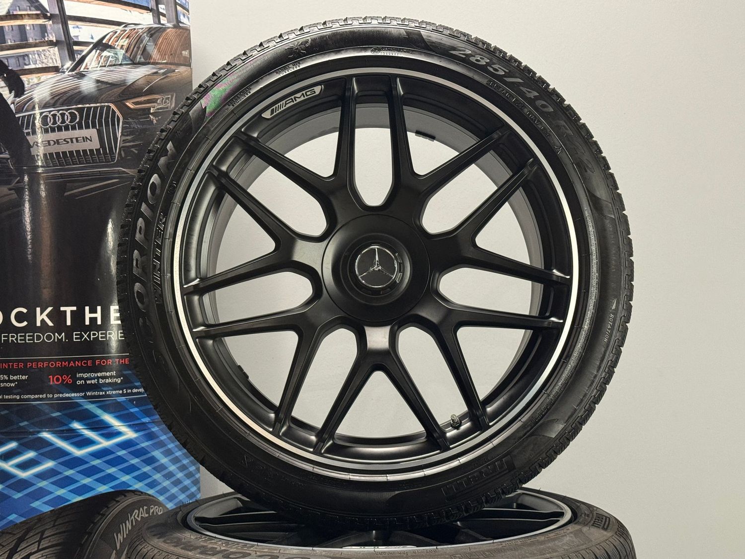 Mercedes G63 22 Zoll AMG Winterreifen Original Kompletträder W463 Mercedes G63 22 Zoll AMG Winterreifen Original Kompletträder W463