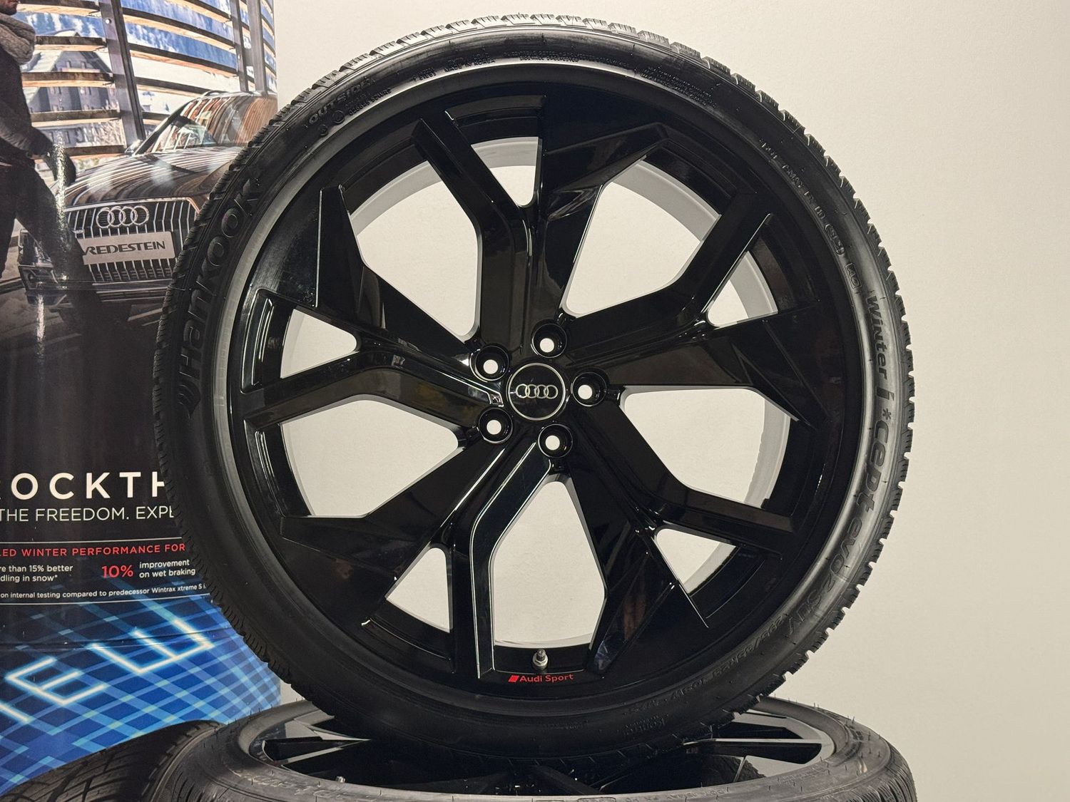 Audi RSQ8 23 Zoll Winterreifen Original Kompletträder 4M8 NEU Audi RSQ8 23 Zoll Winterreifen Original Kompletträder 4M8 NEU