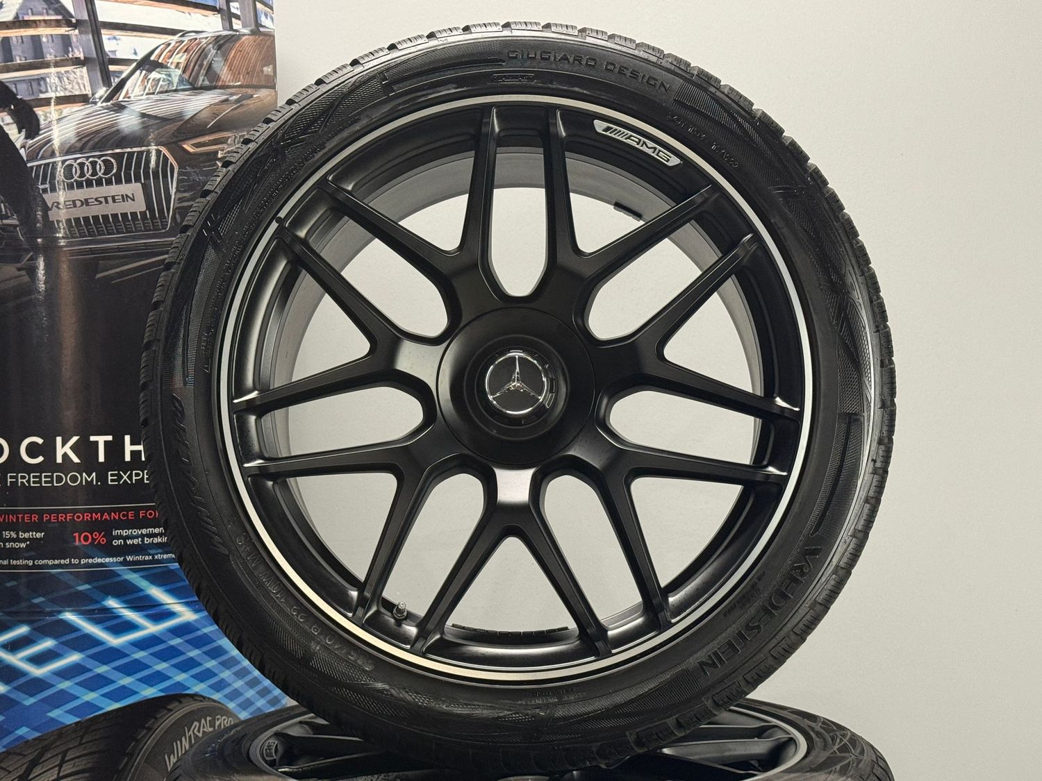 Mercedes G63 22 Zoll AMG Winterreifen Original Kompletträder W463 Mercedes G63 22 Zoll AMG Winterreifen Original Kompletträder W463