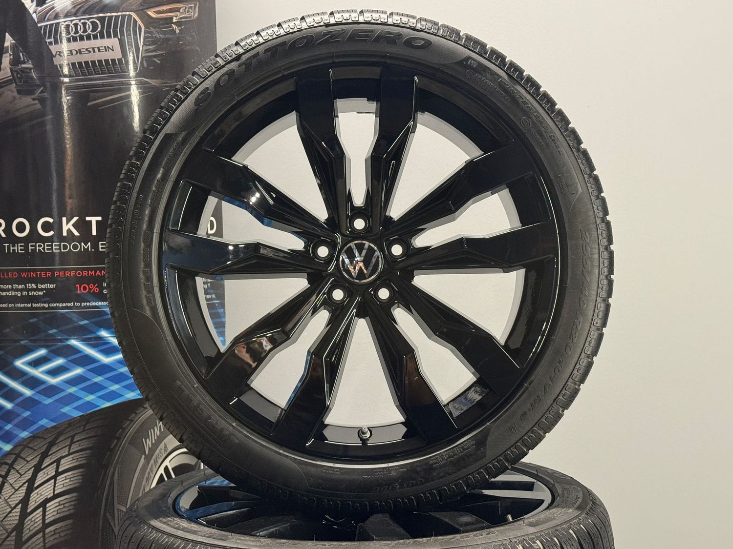 VW Tiguan 20 Zoll Winterreifen Original Kompletträder Suzuka