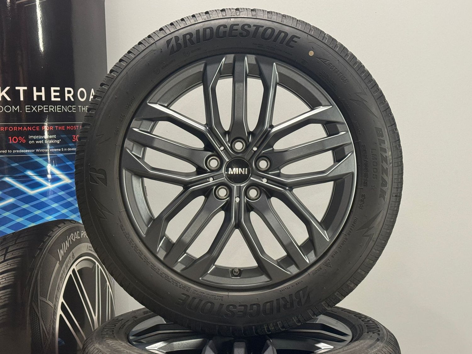 BMW X1 X2 Styling 879 18 Zoll Felgen Original Kompletträder Winter U11 U10 BMW X1 X2 Styling 879 18 Zoll Felgen Original Kompletträder Winter U11 U10