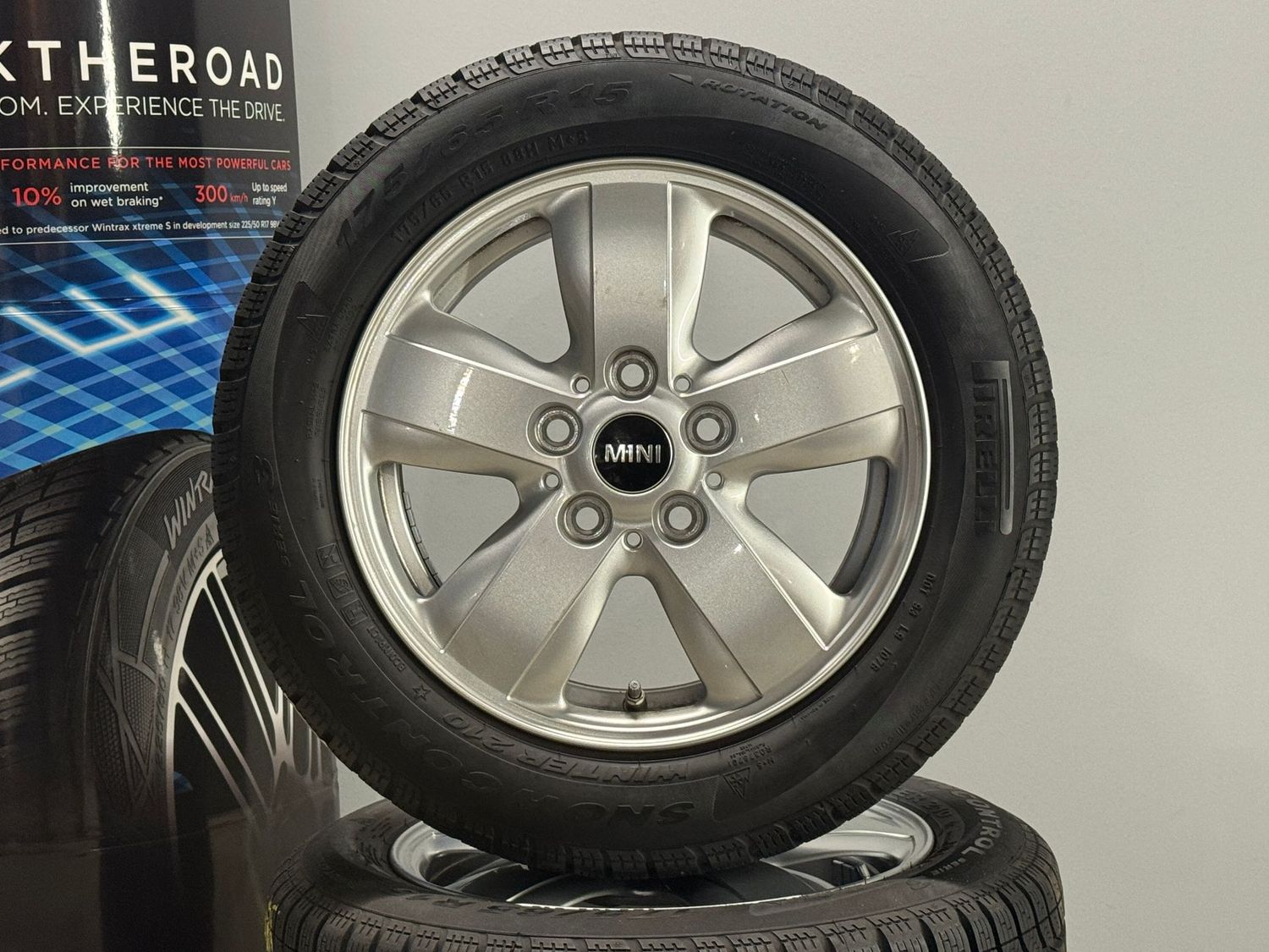 Mini Cooper 15 Zoll Winterreifen Original Kompletträder 492 F55 F56 F57 Mini Cooper 15 Zoll Winterreifen Original Kompletträder 492 F55 F56 F57