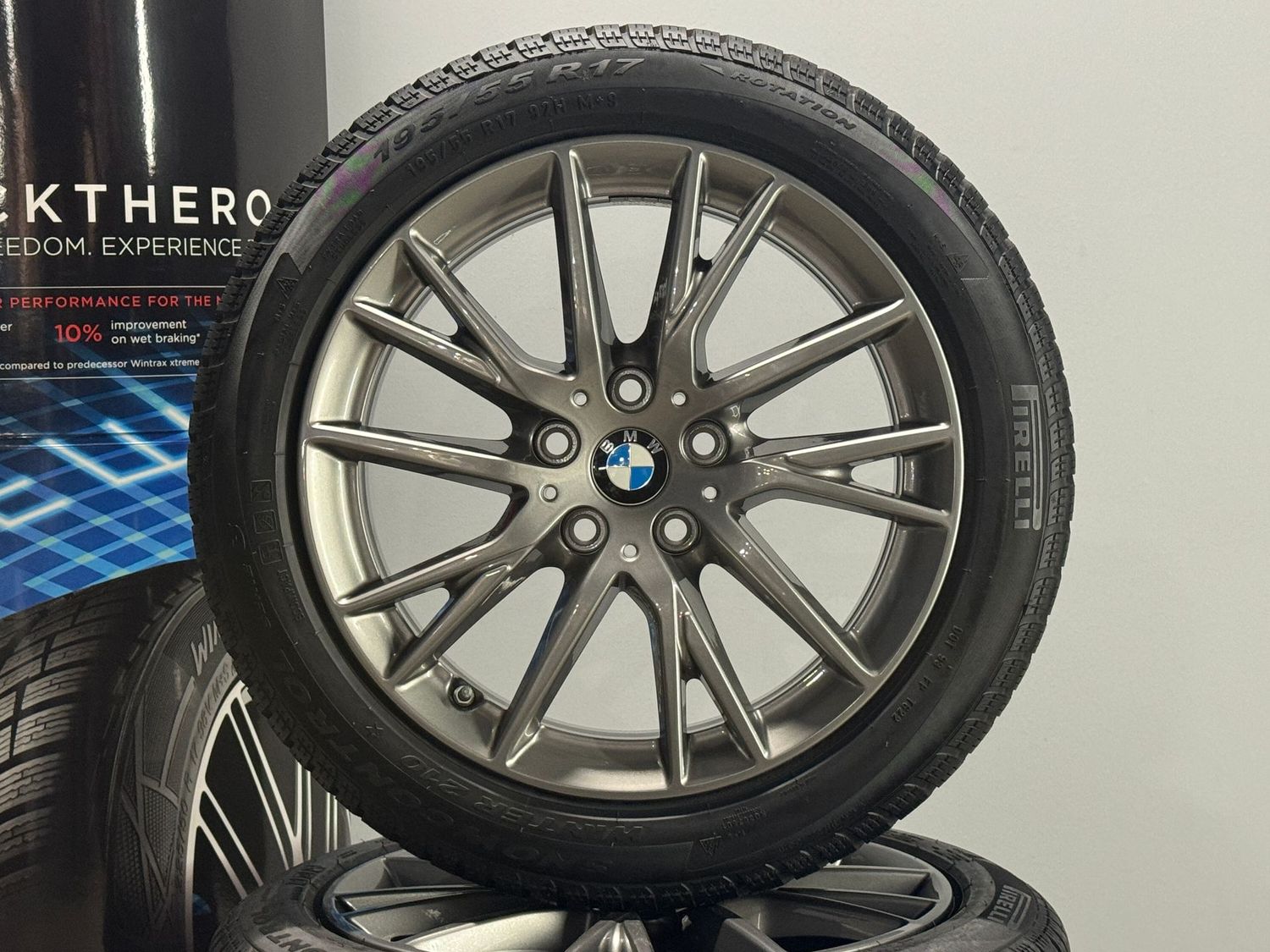 BMW 1er 17 Zoll Winterreifen Original Kompletträder 489 F40 2er F44 BMW 1er 17 Zoll Winterreifen Original Kompletträder 489 F40 2er F44