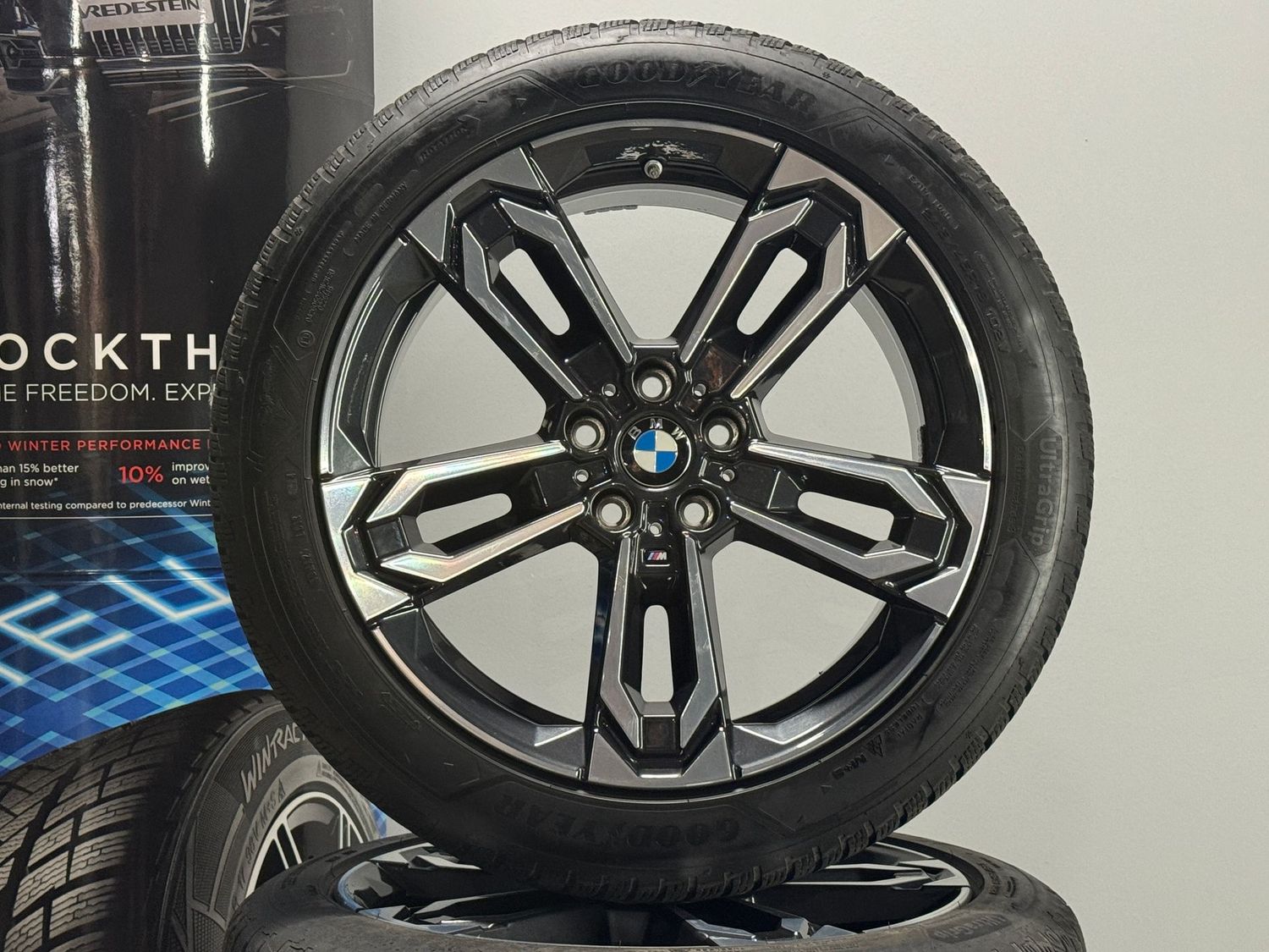 BMW X1 X2 19 Zoll Winterreifen Original Kompletträder M871 U11 U10 BMW X1 X2 19 Zoll Winterreifen Original Kompletträder M871 U11 U10