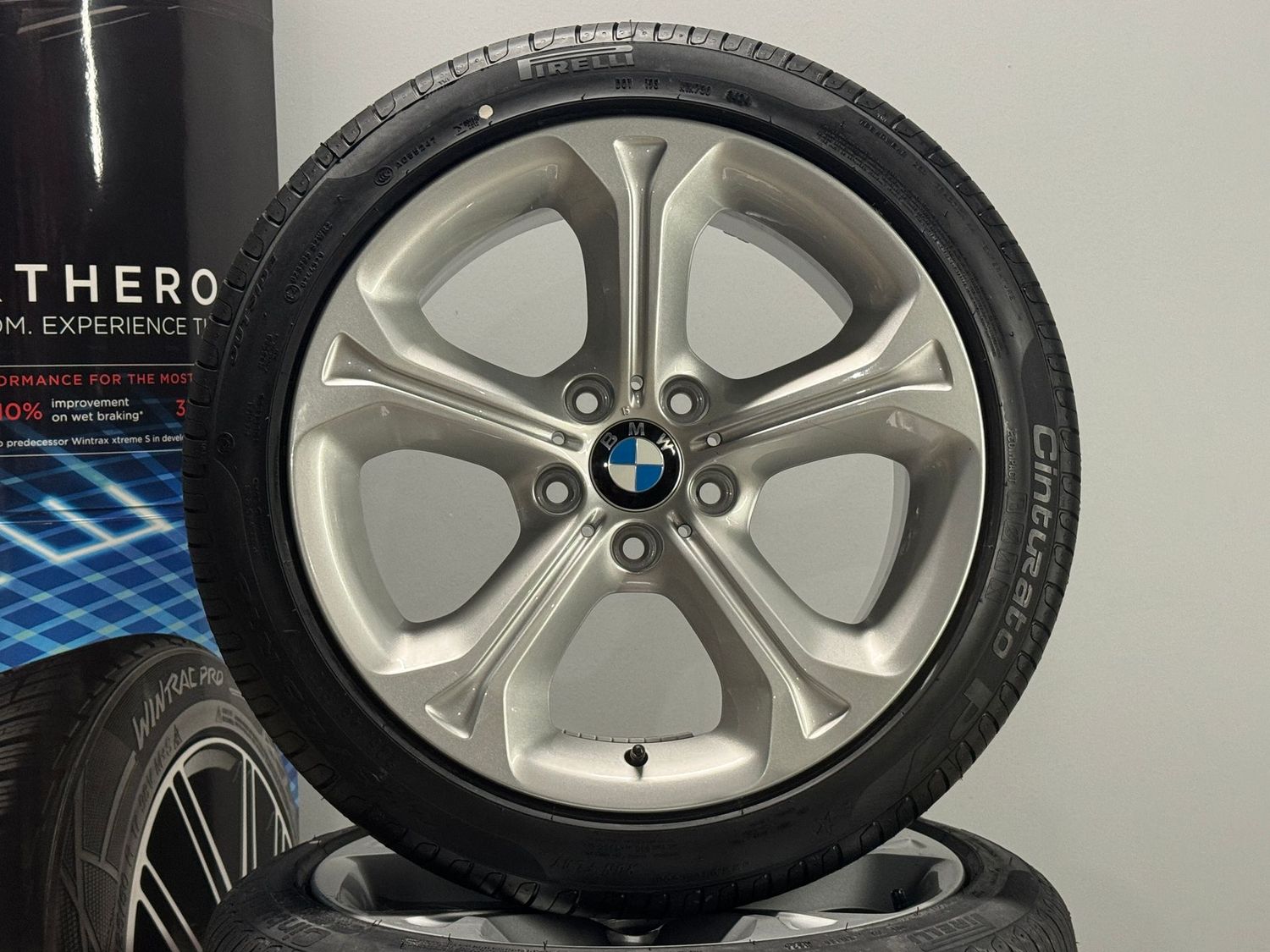 BMW X1 18 Zoll Felgen Original Kompletträder 320 E84 NEUW. BMW X1 18 Zoll Felgen Original Kompletträder 320 E84 NEUW.