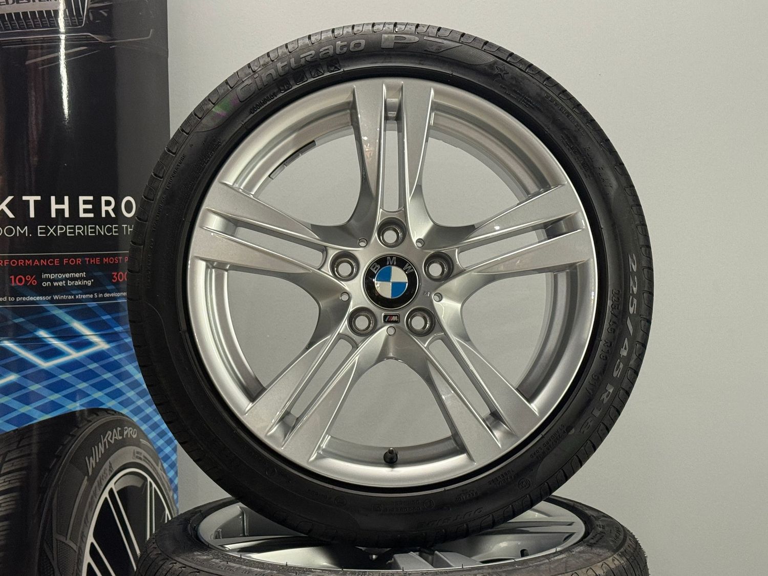BMW X1 18 Zoll Felgen Original Kompletträder M355 E84 NEUW. BMW X1 18 Zoll Felgen Original Kompletträder M355 E84 NEUW.