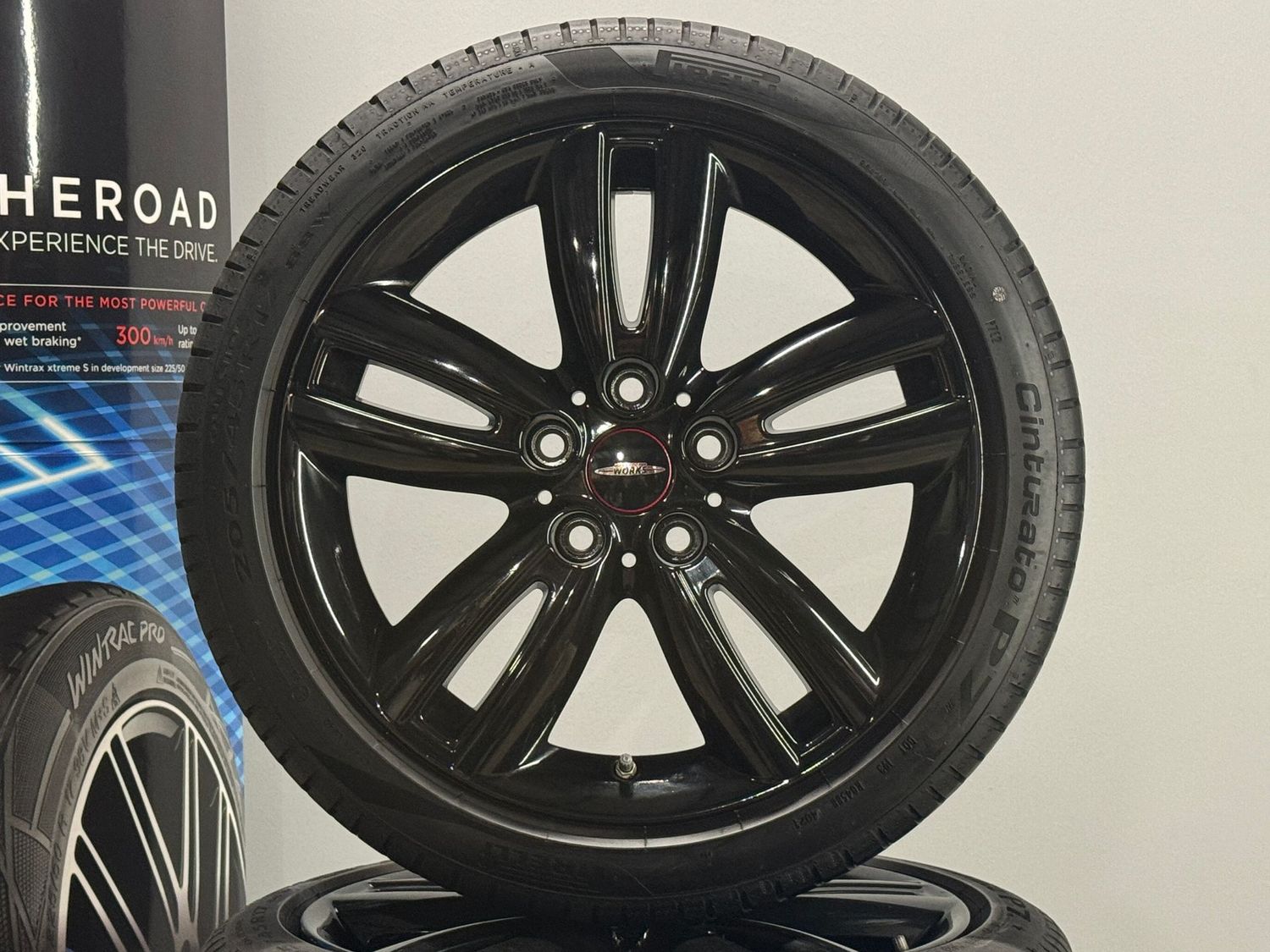 Mini 17 Zoll Felgen Original JCW Track Spoke 562 Original Kompletträder Sommer Mini 17 Zoll Felgen Original JCW Track Spoke 562 Original Kompletträder Sommer