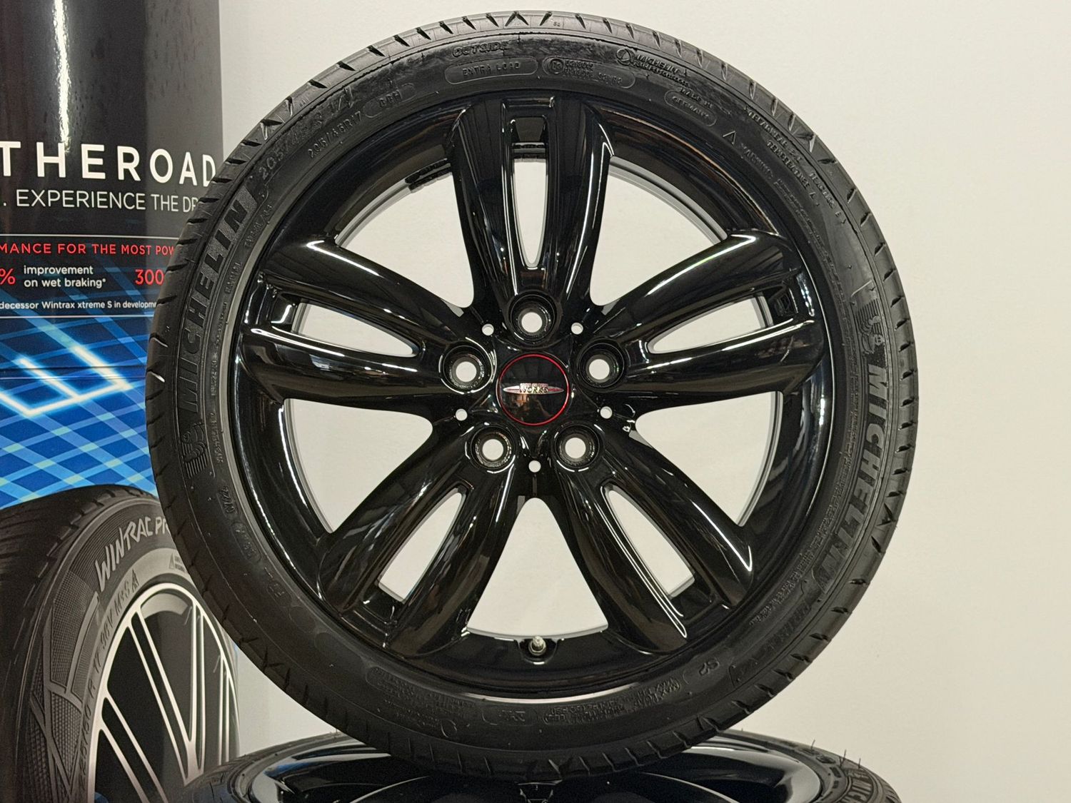 Mini 17 Zoll Felgen Original JCW Track Spoke 501 Original Kompletträder Sommer Mini 17 Zoll Felgen Original JCW Track Spoke 501 Original Kompletträder Sommer