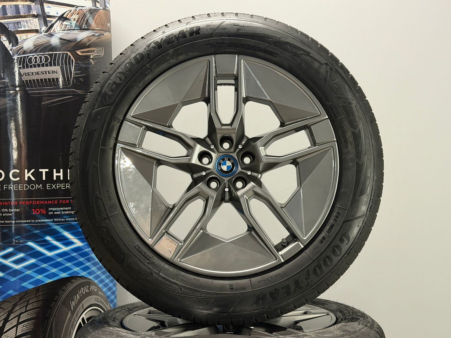BMW iX 20 Zoll Winterreifen Original Kompletträder 1002 i20 BMW iX 20 Zoll Winterreifen Original Kompletträder 1002 i20
