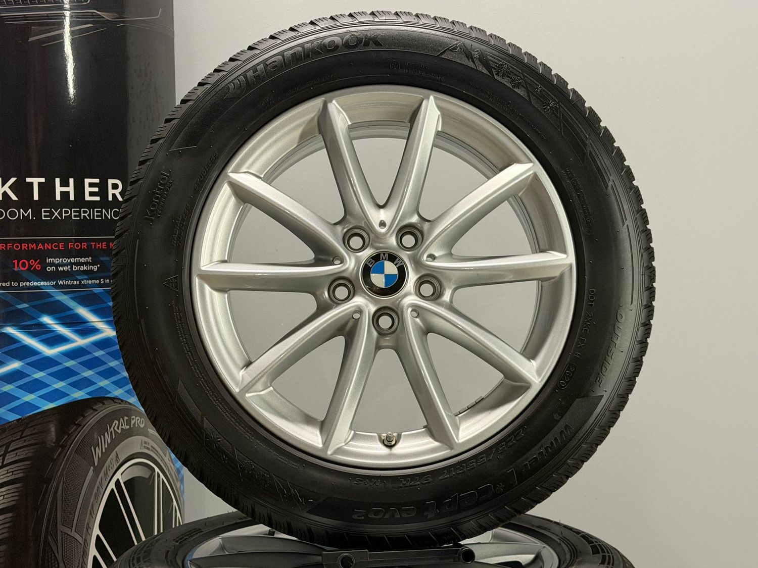 BMW X1 X2 17 Zoll Winterreifen Original Kompletträder 560 F48 F39 BMW X1 X2 17 Zoll Winterreifen Original Kompletträder 560 F48 F39