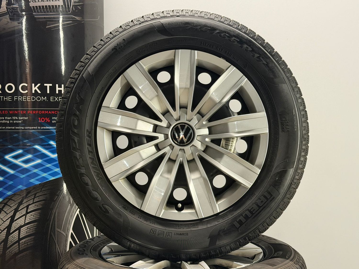 VW Tiguan 5N2 17 Zoll Winterreifen Original Kompletträder VW Tiguan 5N2 17 Zoll Winterreifen Original Kompletträder