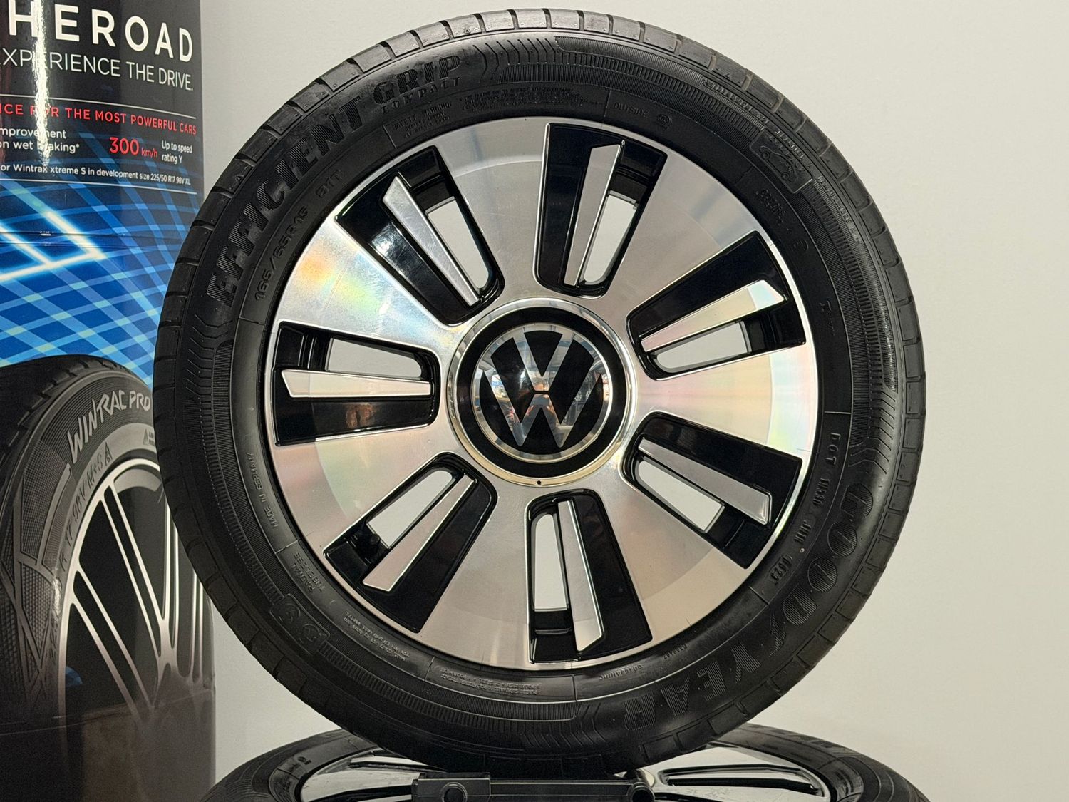 VW UP E-UP 15 Zoll Felgen Original Kompletträder Sommer Blade VW UP E-UP 15 Zoll Felgen Original Kompletträder Sommer Blade