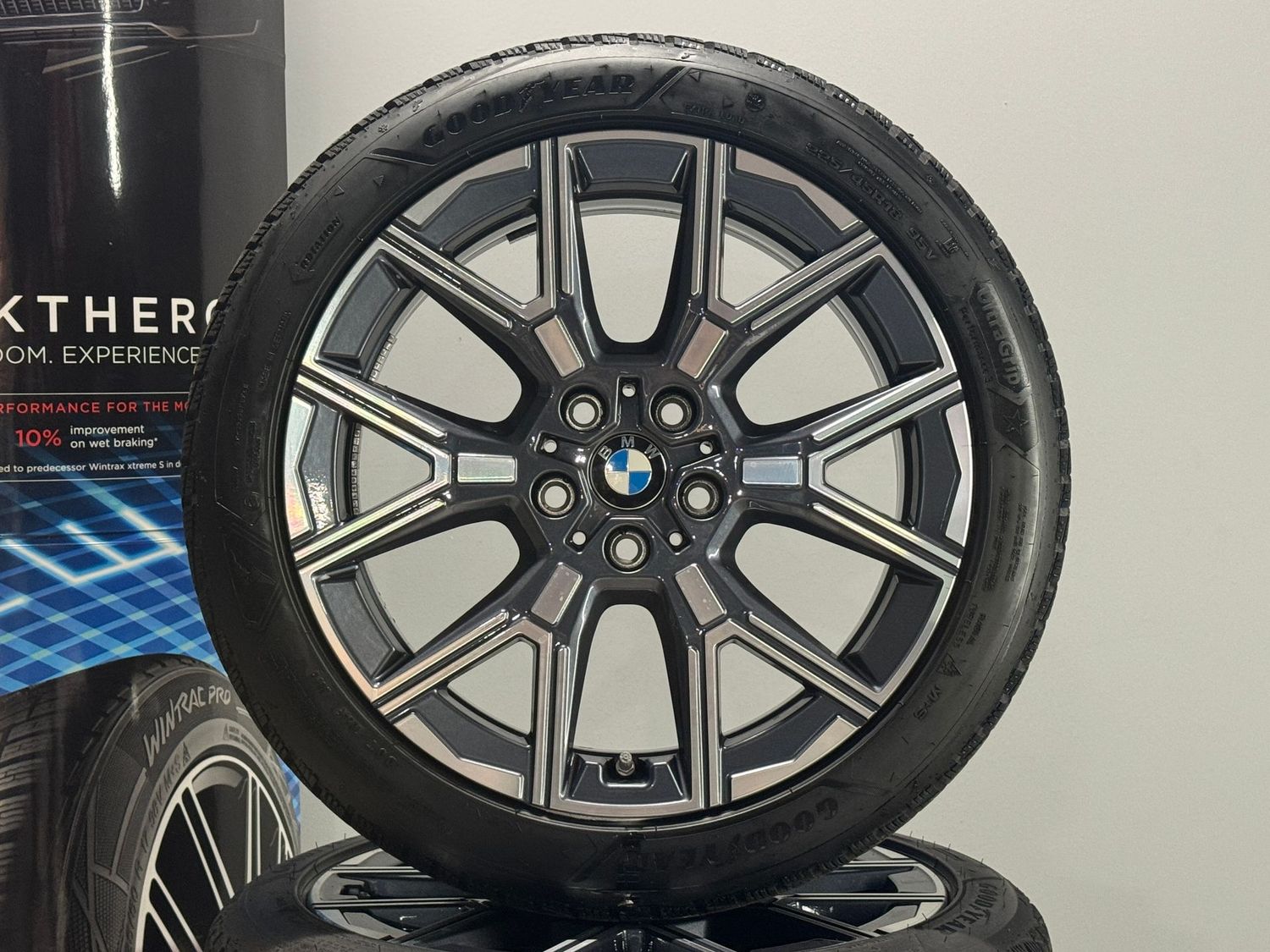 BMW 1er 18 Zoll Winterreifen Original Kompletträder 974 F70 ab 2024 BMW 1er 18 Zoll Winterreifen Original Kompletträder 974 F70 ab 2024