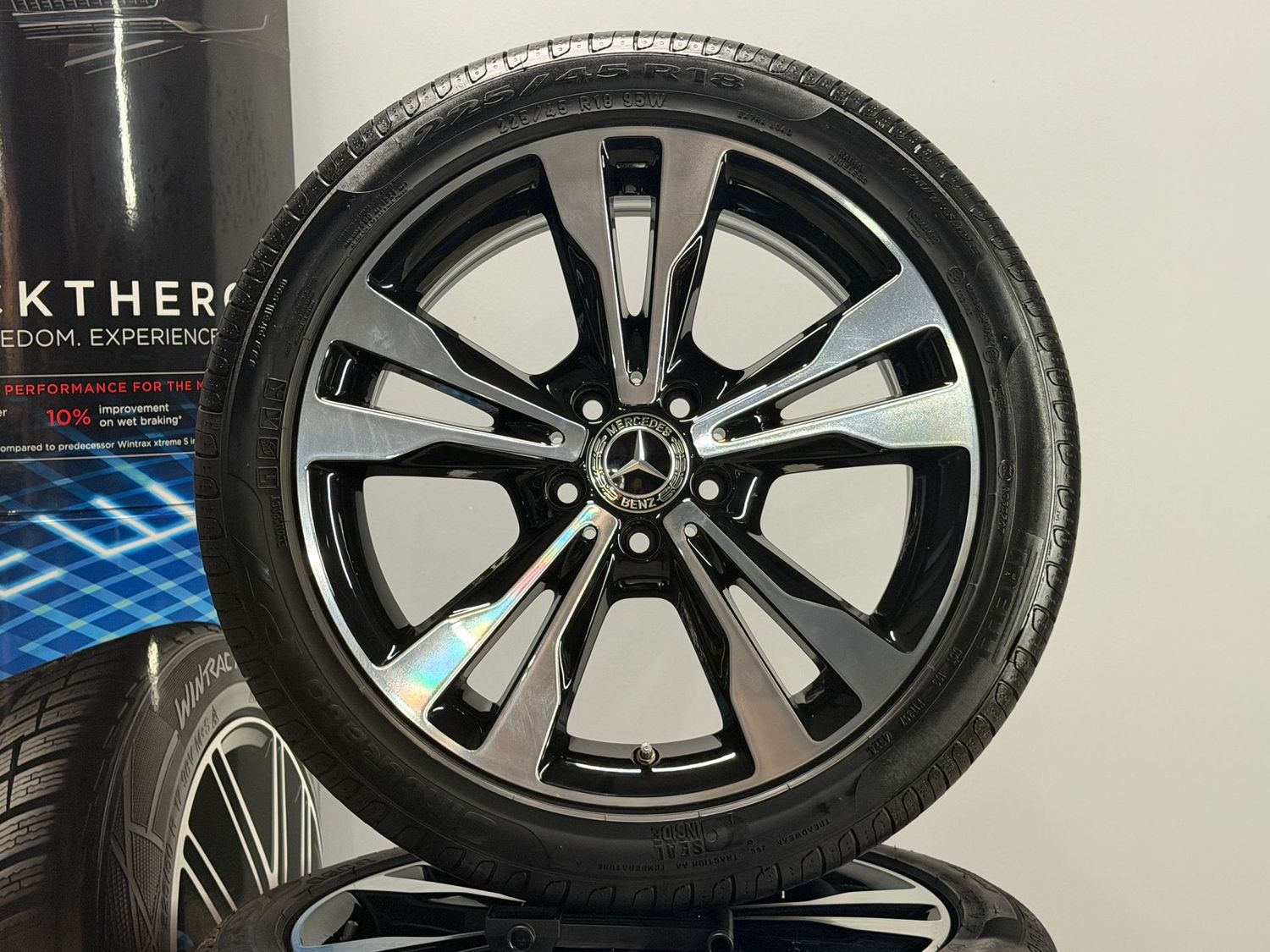 Mercedes C Klasse 18 Zoll Felgen Original Kompletträder W205 S205 NEUW. Mercedes C Klasse 18 Zoll Felgen Original Kompletträder W205 S205 NEUW.