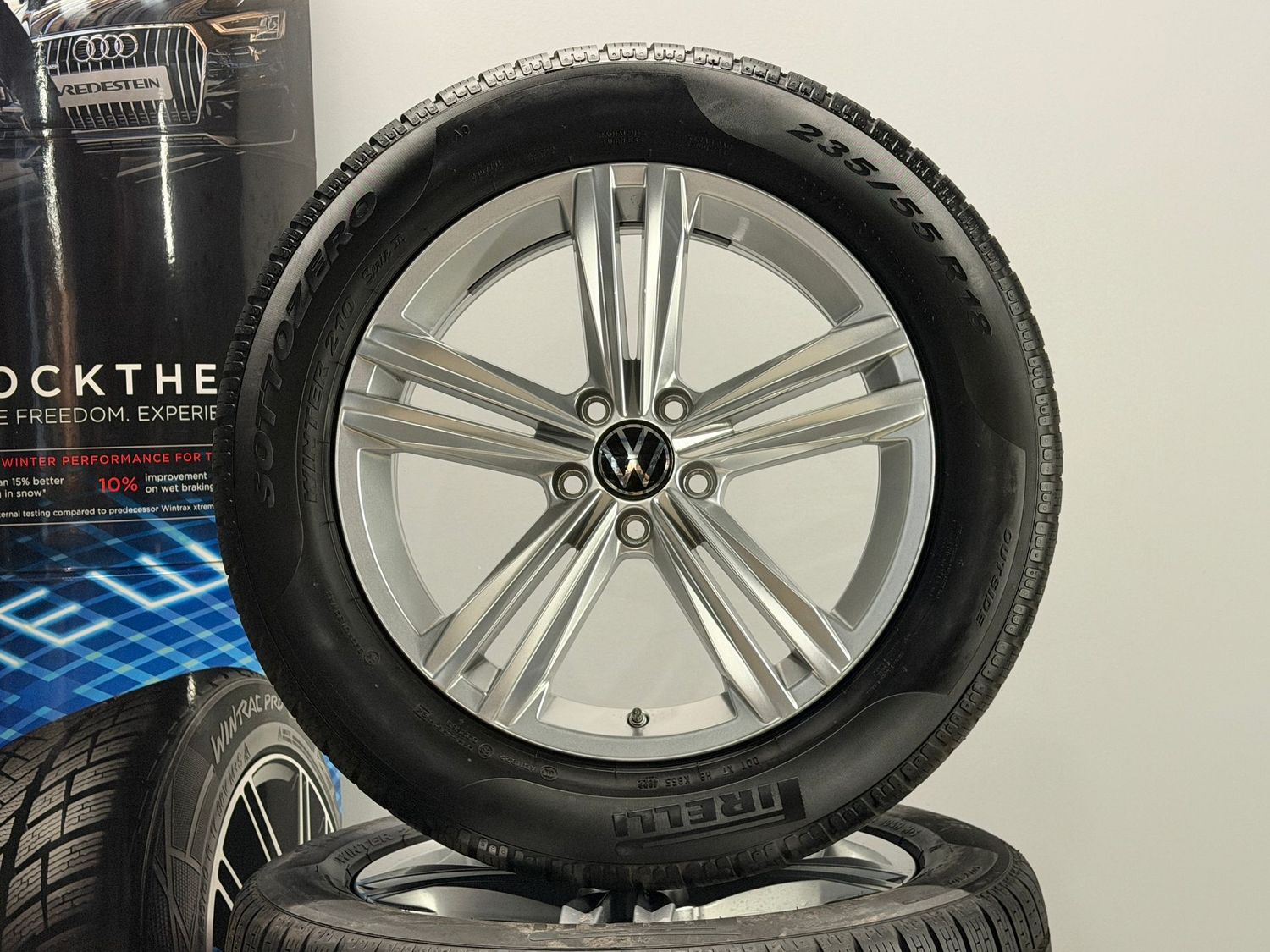 VW Tiguan 18 Zoll Winterreifen Original Kompletträder 5NA Sebring VW Tiguan 18 Zoll Winterreifen Original Kompletträder 5NA Sebring
