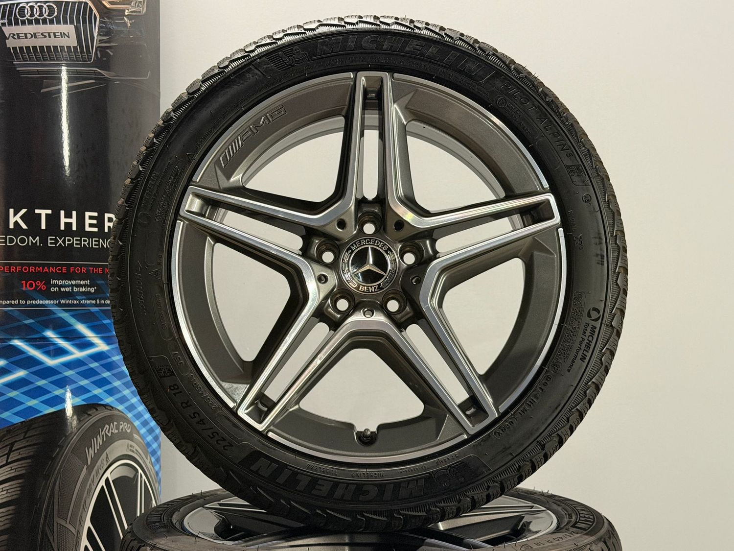 Mercedes C43 AMG 18 Zoll Winterreifen Original Kompletträder W205 S205 Mercedes C43 AMG 18 Zoll Winterreifen Original Kompletträder W205 S205