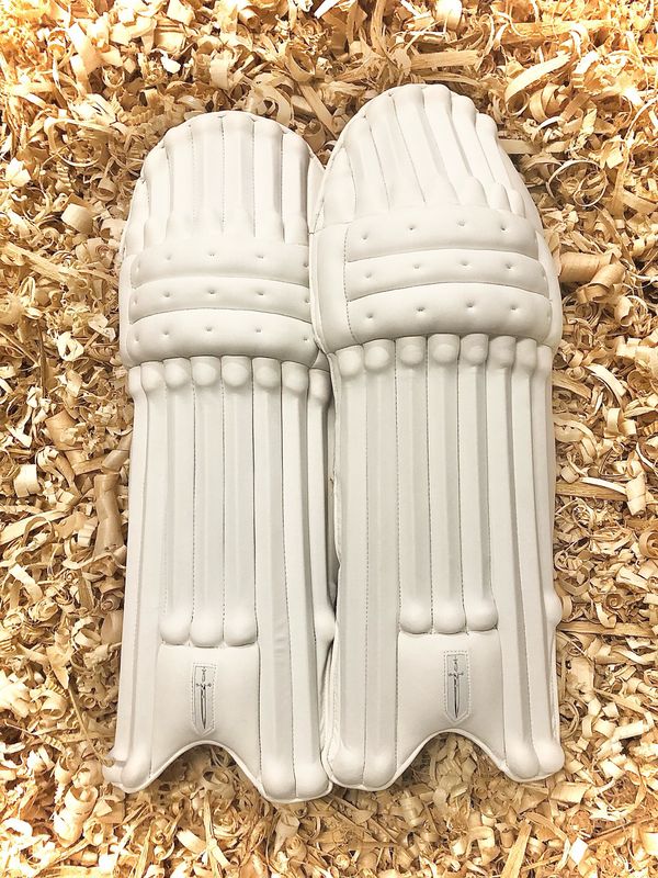 WB Classic LH Youth Batting Pads