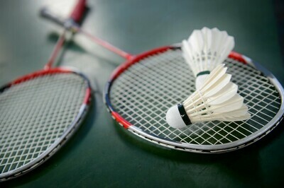 Badminton racket re-stringing
