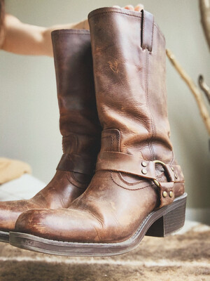 The Distressed Leather Country Boot The Distressed Leather Country Boot