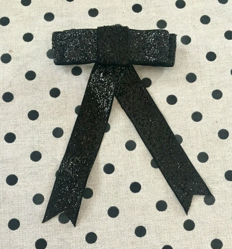 Pasador lazo negro brilante