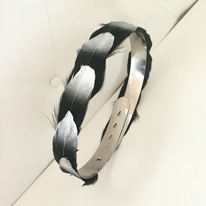 Cinturón plumas plata y negro