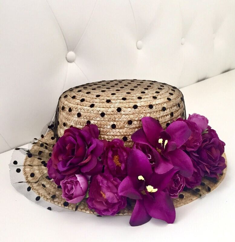 Canotier plumeti negro y flores violetas